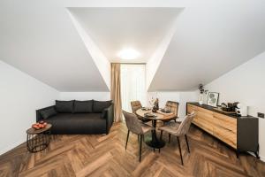 Гостиная зона в Riverra House - Two-bedroom Apartment
