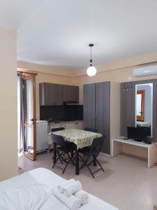a kitchen with a table and chairs in a room at Relax Vila in Vlorë