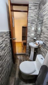 Koupelna v ubytování Munay Cusco