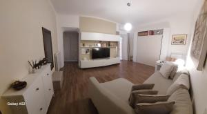 a living room with a couch and a tv at Relax&Business Velletri Centro in Velletri