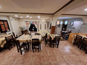 Um restaurante ou outro lugar para comer em Hostería Austral