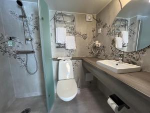 Koupelna v ubytování STF Hotel Zinkensdamm + 37 fotografií