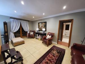 Ruang duduk di Lemon & Herb, self catering apartments