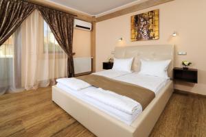 Un pat sau paturi într-o cameră la Style Residence