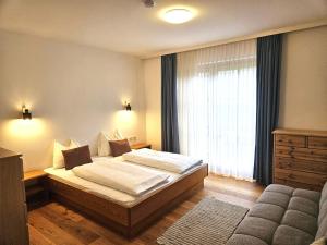 A bed or beds in a room at Maibrunnalm SKI IN & SKI OUT Még 27 kép