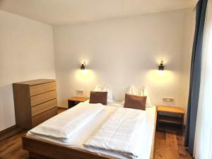 A bed or beds in a room at Maibrunnalm SKI IN & SKI OUT