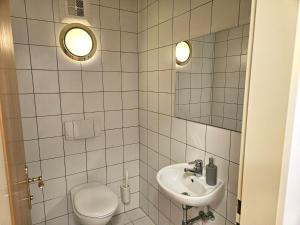 A bathroom at Maibrunnalm SKI IN & SKI OUT
