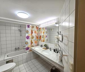 A bathroom at Maibrunnalm SKI IN & SKI OUT
