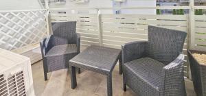 Posedenie v ubytovaní Holiday Home SLAVIA NEW 11 z antresolą i balkonem przy plaży