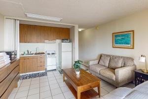 Η κουζίνα ή μικρή κουζίνα στο Honolulu Horizon Haven-30 night minimum