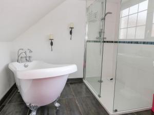 Ένα μπάνιο στο Rhodale Cottage +20 φωτογραφίες