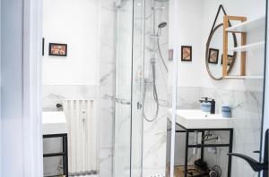 Ένα μπάνιο στο Majestic Apartment +6 φωτογραφίες