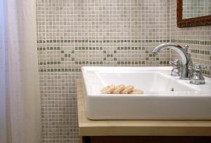 Bany a Hotel Mitra, Story Hotels