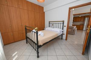 a bedroom with a bed and a couch in a room at Sporados house in Stení