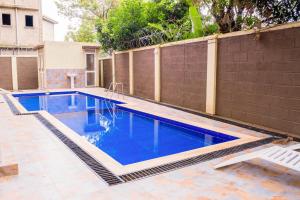 een zwembad voor een hek bij Gail Homes Naalya - One bedroom luxury apartment in Kampala
