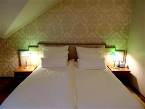Llit o llits en una habitació de Hotel Mitra, Story Hotels