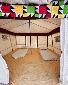Ліжко або ліжка в номері Caves Camp Matrouh