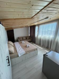 Postel nebo postele na pokoji v ubytování Tskhumi Apartment