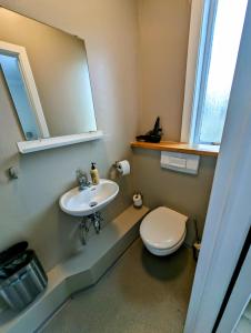 Uma casa de banho em The Stykkishólmur Inn by Ourhotels