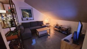 a living room with a couch and a tv at Wohnen am Stadtgarten - ruhig und zentral gelegen in Waltrop