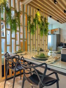 a kitchen with a table and two chairs at (106) Studio charm - Perto da praia in São Luís