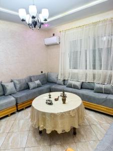 Posezení v ubytování Appartement Saidia 1er étage 2 min de la plage a pied !