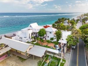 - une vue aérienne sur une maison à côté de l'océan dans l'établissement soundbay house, à San Andrés