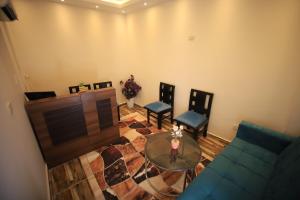Ruang duduk di Happy Day Pyramids View Hotel