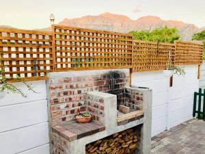 En generel udsigt til bjerge eller udsigt til bjerge taget fra lejligheden