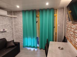 Posezení v ubytování Estudio atico con piscina "Solsalou" Edificio Inter 2