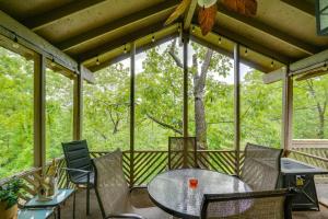 Κήπος έξω από το Margaritaville Resort Golf Course Oasis with Hot Tub