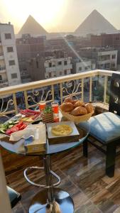 Makanan di atau berdekatan hotel