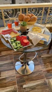 Makanan di atau berdekatan hotel