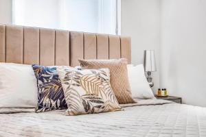 Postel nebo postele na pokoji v ubytování Kings Road Stylish Apartment in Chelsea + 9 fotografií