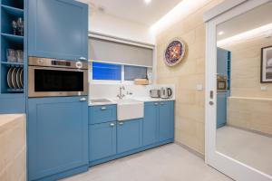 Dapur atau dapur kecil di Capital Hideaway