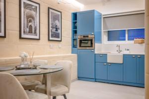 Dapur atau dapur kecil di Capital Hideaway