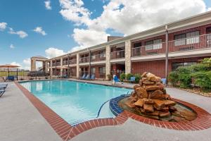 a swimming pool in front of a building at Best Western Brenham in Brenham