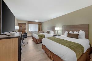 Postel nebo postele na pokoji v ubytování Best Western Inn of Brenham