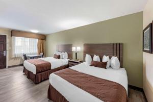 Postel nebo postele na pokoji v ubytování Best Western Inn of Brenham