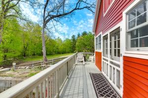 Svalir eða verönd á Killingly Barnyard Studio in Wine Country!