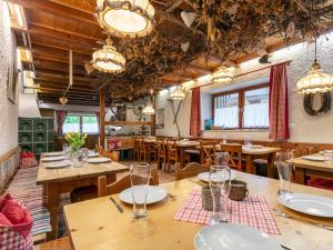 Restoranas ar kita vieta pavalgyti apgyvendinimo įstaigoje Alpin Hideaway XL