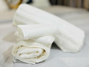 Gallery image of Lakeside Luxury Home in Ashalebotwe