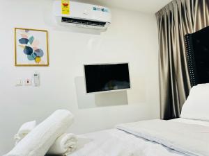 Gallery image of Lakeside Luxury Home in Ashalebotwe +12 photos