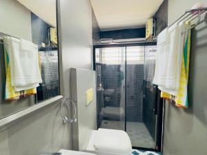 Gallery image of Lakeside Luxury Home in Ashalebotwe