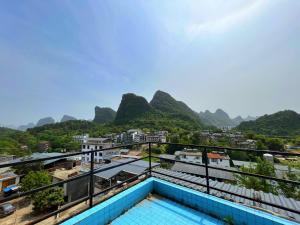 Pemandangan gunung umum atau pemandangan gunung yang diambil dari homestay