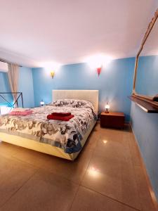 a bedroom with a bed and a blue wall at GoldenCube Guest House in Naples