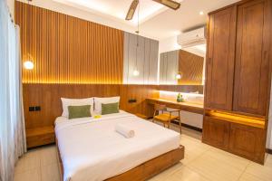 Postel nebo postele na pokoji v ubytování Uluwatu Yoga Resort