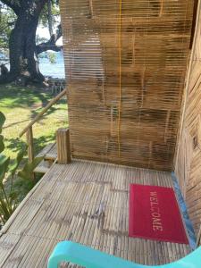Foto Mambajaos asuva majutusasutuse Borbon's Treehouse By the Sea galeriist