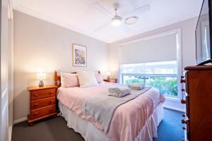 a bedroom with a bed with a dresser and a window at Mason's Lodge - Family Entertainer, Close to Mall in Dubbo