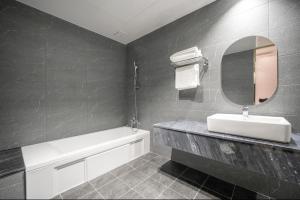 Gallery image of Hotel LeeSunDeok in Busan